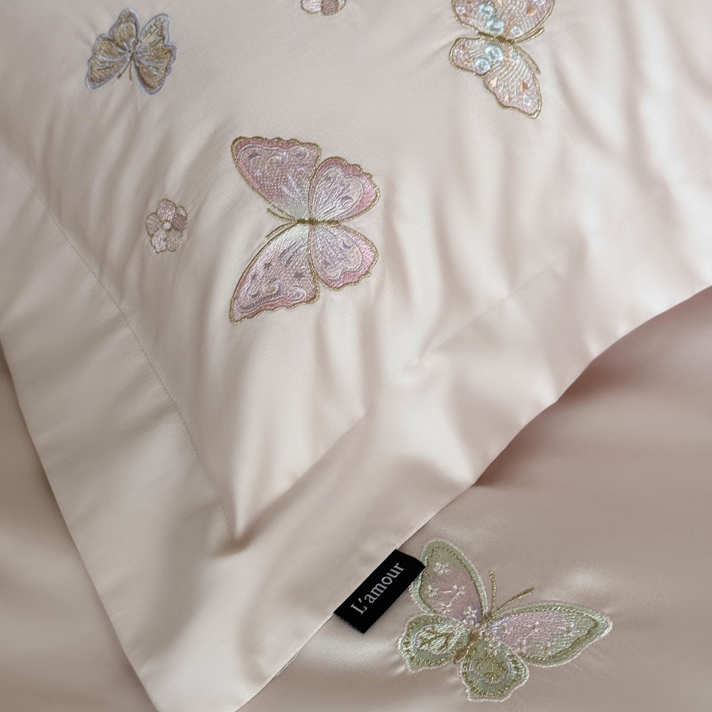 Long Staple Cotton Butterfly Embroidery Bedding Set with Duvet Cover Sheet and Pillowcases