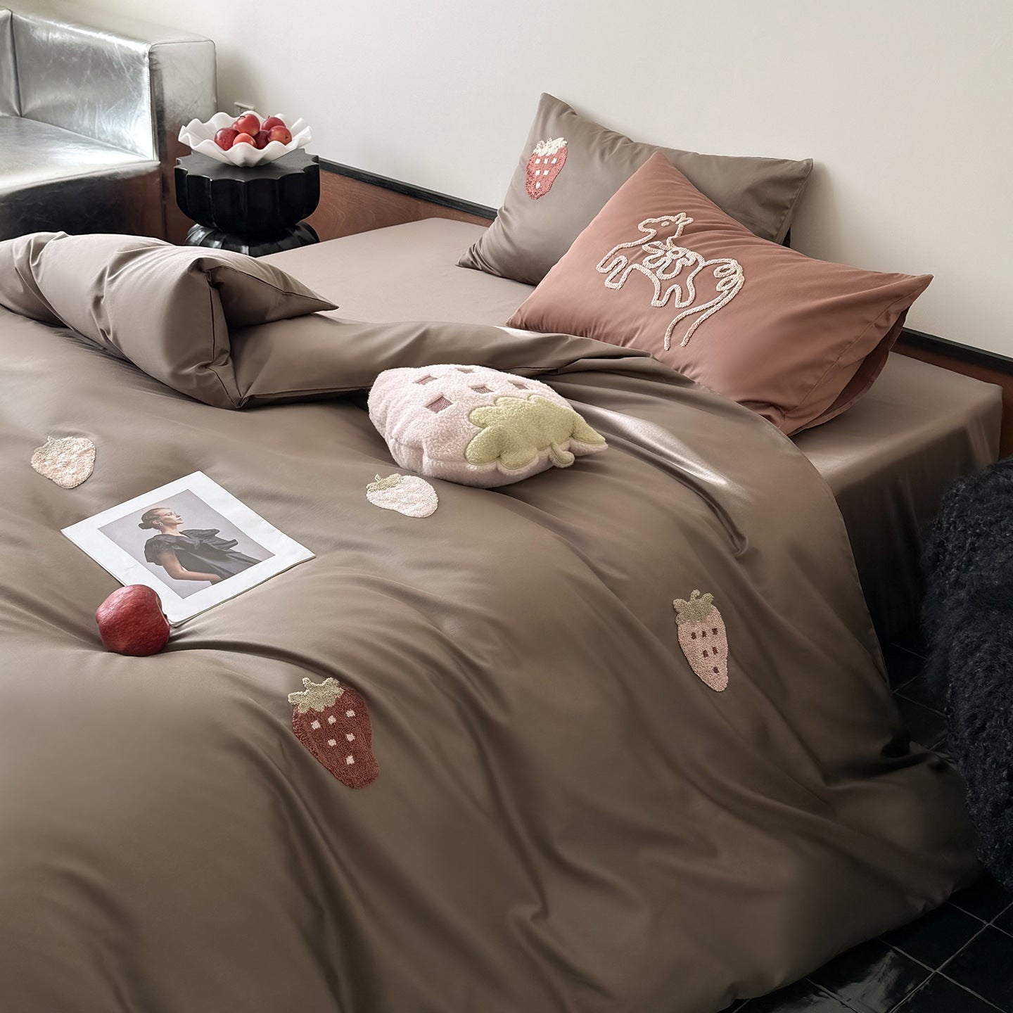 Floral Embroidery Cotton Bed Linen Set with Duvet Cover and Pillowcases